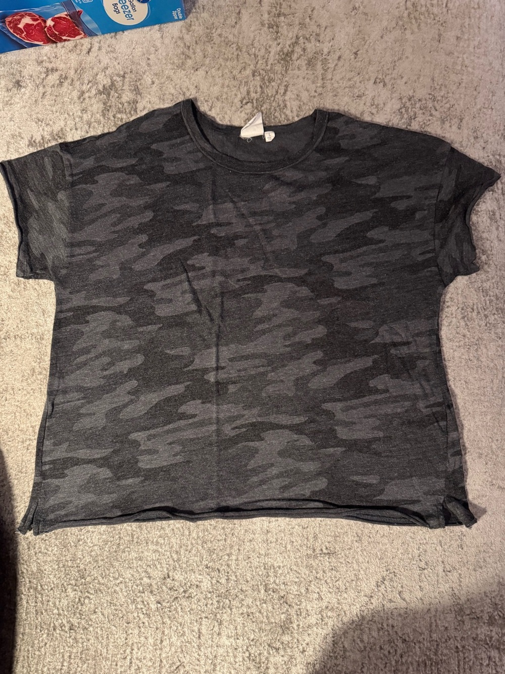 White Crow Women’s S/S Camo Cropped Tee in Black & Gray- L